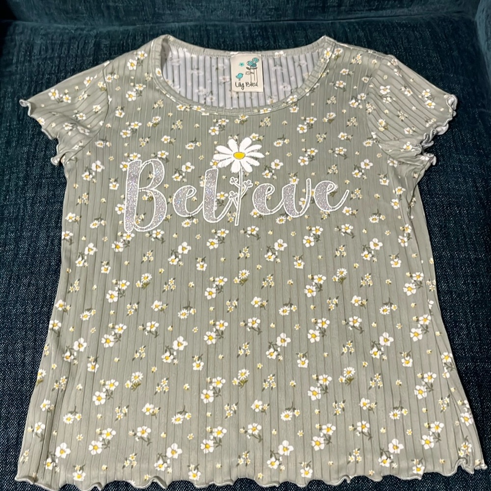 Like new ‘Believe’ girls tshirt